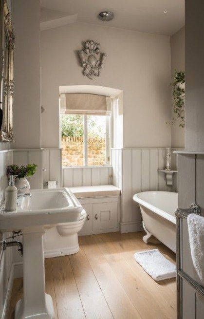 Cottage Bathroom Design Ideas, Makeover Kamar Mandi, Cottage Style Bathrooms, Cottage Bathroom Ideas, Cottage Bathroom, Bad Inspiration, Country Bathroom, Bathroom Windows, Small Bathrooms