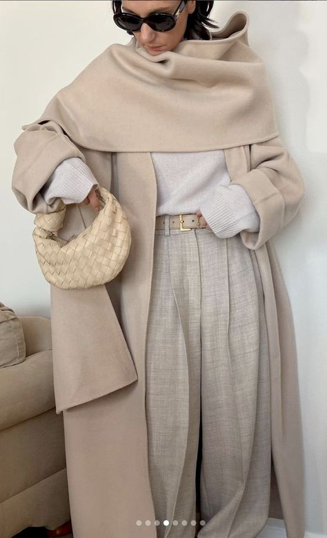 monochromatic elegant outfits for fall \ bottega veneta Jodie bag look Ivory Bag Outfit, Bottega Veneta Jodie Outfit, Bottega Mini Jodie Outfit, Bottega Veneta Jodie Mini Outfit, Jodie Outfits, Bottega Veneta Jodie Bag Outfit, Bottega Jodie Outfit, Bottega Outfit, Mini Jodie Outfit