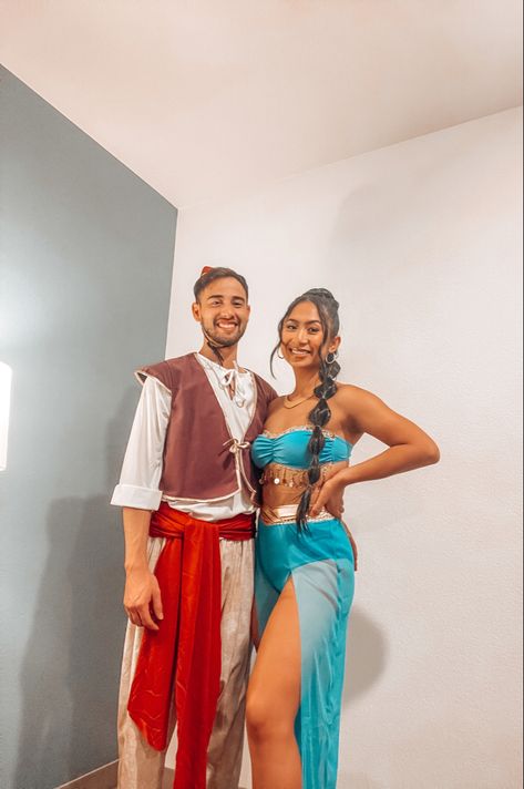 Halloween couples costume Genie Couple Costume, Jasmine And Alladin Costume Halloween, Jasmine Couple Costume, Cleopatra Couple Costume, Jasmine And Aladdin Costumes, Couple Costume Ideas Halloween, Easy Halloween Costumes Last Minute, Jasmine And Aladdin Costume, Princess Jasmine And Aladdin