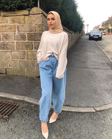 15 Stylish Boyfriend Jeans Outfit Ideas | Hijab Fashion Inspiration Ootd Boyfriend Jeans Hijab, Boyfriend Jeans Outfit Ideas, Jeans Outfit Hijab, Outfit Ideas Hijab, Outfit Muslim, Hijab Jeans, Jeans Outfit Ideas, Boyfriend Cut Jeans, Boyfriend Jeans Outfit