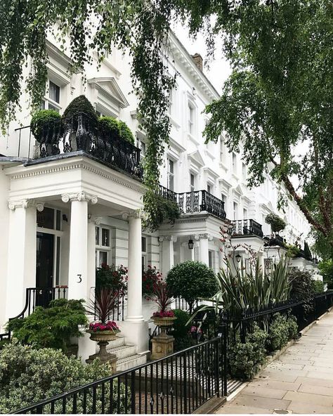 Chelsea, London.-. London Living, London Townhouse, Living In London, Chelsea London, European Home Decor, London House, Casa Exterior, London Apartment, London Calling