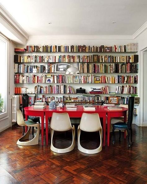 I have always loved the idea of book shelves in the dining room, ever since I saw it on Nigella Lawson years ago Home Library Design Ideas, Ikea Linnmon, Dining Room Library, Meeting Space, Space Apartments, Room Library, Home Library Design, Casa Vintage, Mod Vintage