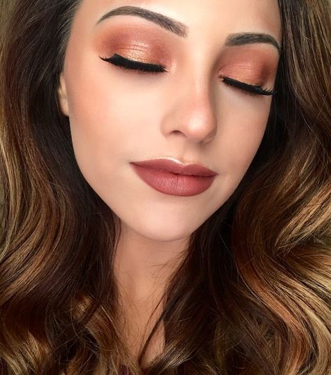 fall wedding makeup for brides or bridesmaids Wedding Makeup For Amber Eyes, Gold Makeup Bridesmaid, Makeup For Cinnamon Dress, Makeup Looks For Rust Dress, Wedding Makeup Terracotta, Terracotta Bridal Makeup, November Wedding Makeup, Rust Makeup Look Wedding, Wedding Make Up For Red Heads