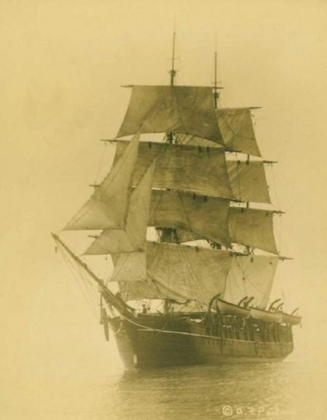 One of the oldest photos of whaling ship ‘Charles W. Morgan’ in 1912, relaunched in 2013 at Mystic Seaport after extensive... Whaling Ship, Old Ship, Mystic Seaport, A 10 Warthog, Ancient Mariner, Old Sailing Ships, Clipper Ship, Salt Air, Tall Ship