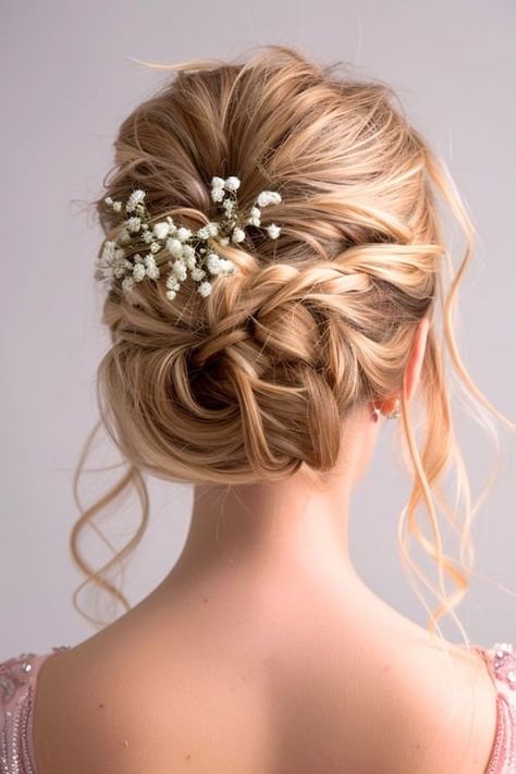 Easy Prom Hairstyles, Haircut Ideas Brown Hair, Bridesmaid Hairdo, Ponytail Hairstyle Ideas, Prom Hairstyle Ideas, Bun High, Bridesmade Hair, Medium Length Updo, Curly Prom Hair