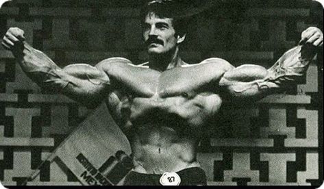 Mike Mentzer Bronze Era Bodybuilding, Dorian Yates Workout, Fat Loss Gym Workout, Bodybuilding Poses, Mike Mentzer, Golden Era Bodybuilding, Old School Bodybuilding, Classic Bodybuilding, Frank Zane