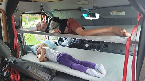 How To Make Hanging Cots and Bunks for Kids Beds in Camper Van Over Front Seats Van Bunk Bed Ideas, Bunk Bed Campervan, Camper Van Front Seat Bed, Camper Van Bunk Beds, Campervan Bunk Beds, Diy Camper Bunk Beds, Camper Van Bed Ideas, Van Hammock, Camper Bunk Bed Ideas