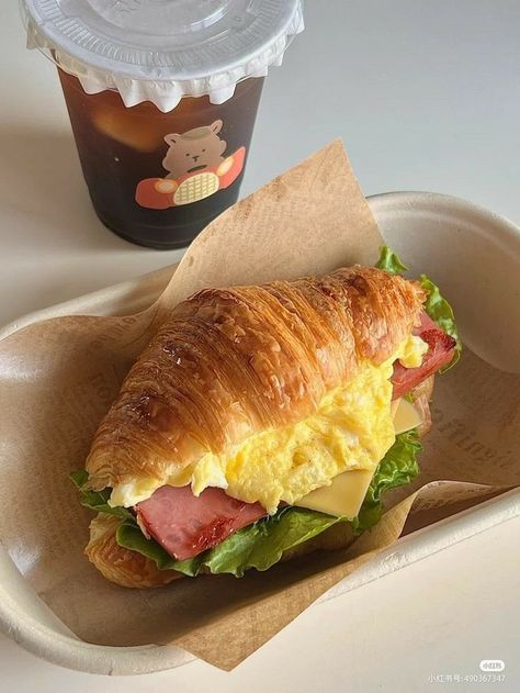 Croissant Sandwich, Healthy Food Inspiration, Healthy Food Dishes, Healthy Food Motivation, Healthy Lifestyle Food, Think Food, Food Recepie, Idee Pasto Sano, Bagels