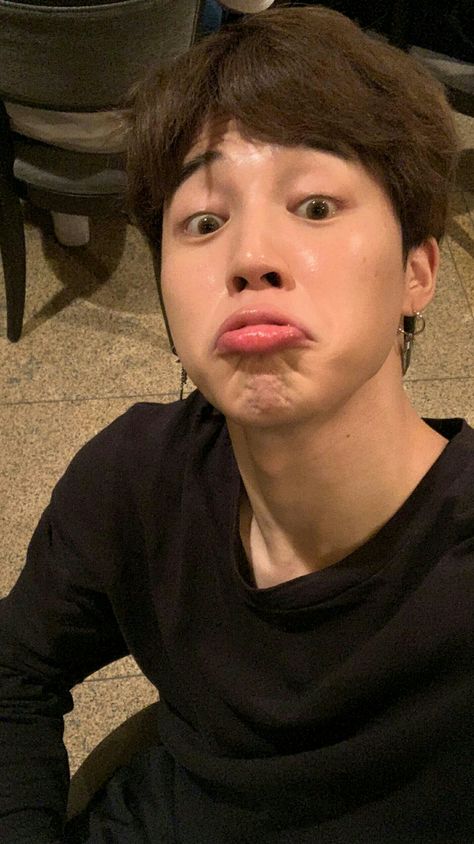 Selca Jimin, Jimin Boyfriend Material, Jimin Lockscreen, Jimin Boyfriend, Jimin Selca, Boyfriend Wallpaper, Jimin Wallpaper, Lockscreen Wallpaper, Bts Wallpaper