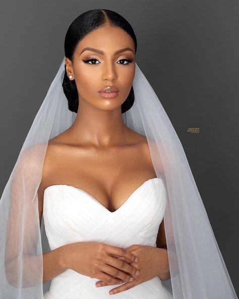 Your No.1 bridal gallery ❤ on Instagram: “F L A W L E S S ♥️ ♥️ ♥️  Wedding Dress and Veil: @elizabethandlacebridal  Makeup Artist: @bimpeonakoya  Photography: @abayomiakinaina for…” Hairstyle For Black Bridesmaids, No Makeup Bride, Black Women Bridal Hairstyles, Natural Bridal Hairstyles Black Women, Wedding Hair Black Women, Black Bridal Hairstyles, Dr Wedding, Wedding Hairstyles For Black Women, Black Brides Hairstyles