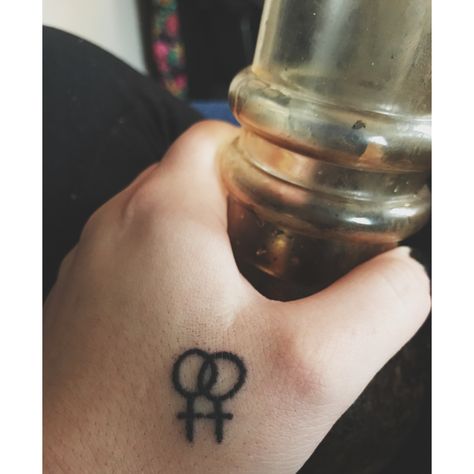 Lesbian stick and poke stick n poke tattoo femme hand tat Lesbian Finger Tattoo, Lesbian Sign Tattoo, Lesbian Symbol Tattoo, Lesbian Tattoo Ideas Design, Gay Tattoo Ideas, Wlw Tattoos, Small Bff Tattoos, Lesbian Tattoo, Women Symbol