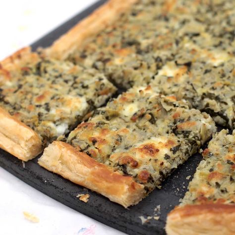 Artichoke Puff Pastry, Artichoke And Spinach, Spinach Tart, Puff Pastry Recipes Savory, Spinach Puff Pastry, Vegetable Tart, Making Sweets, Pastry Appetizer, Puff Pastry Tart