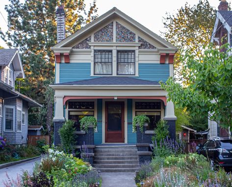 THE PORTLAND CRAFTSMAN: A HISTORY AND GUIDE TO A TIMELESS REMODEL Update Craftsman Home Exterior, California Craftsman Interiors, Timeless Remodel, Craftsman Bungalows Interior, Craftsman Facade, Sears Craftsman Houses, Craftsmen Bungalow, Old Craftsman Style Homes, Craftsman House Colors