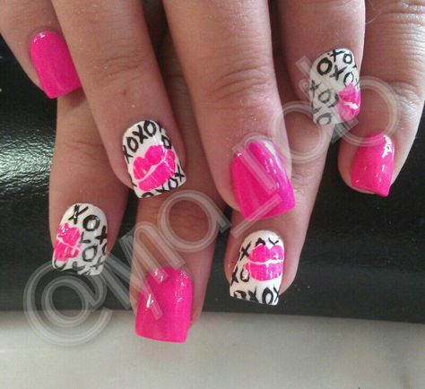 Black And Hot Pink Valentines Nails, Valentines Day Nails Pink And Black, Kiss Nails Designs, Hot Pink Valentines Day Nails, Lip Nails, Hot Pink Valentine Nails, Nail Designs Summer Neon, Nails Opi, Kiss Nails