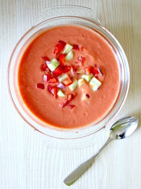 Gazpacho andaluz, la receta PERFECTA que nunca falla - Pequerecetas Tajin Recipes, Gazpacho Recipe, Spanish Cuisine, Chicken Salad Recipes, Gazpacho, Kitchen Recipes, Pork Recipes, Gourmet Recipes, Soup Recipes