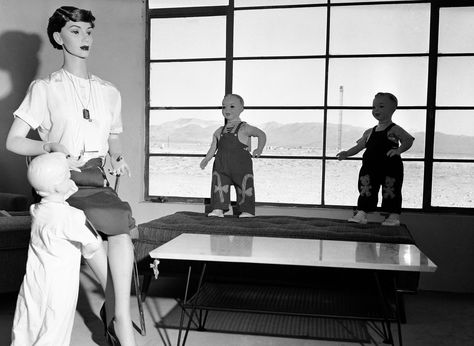 Mannequins that represent a typical American family will soon experience the fury of an atomic blast with the power of 40,000 tons of TNT at Yucca Flat, Nevada, on April, 24, 1955. The test is being conducted to determine the survival chances of an atomic attack. Visible through the window is the tower 4,700 feet away on which the detonation will occur. The Nuclear Age, Nuclear Test, Haunting Photos, Rare Historical Photos, Exterior Stain, Vintage Medical, Historic Photos, 70th Anniversary, Medical Practice