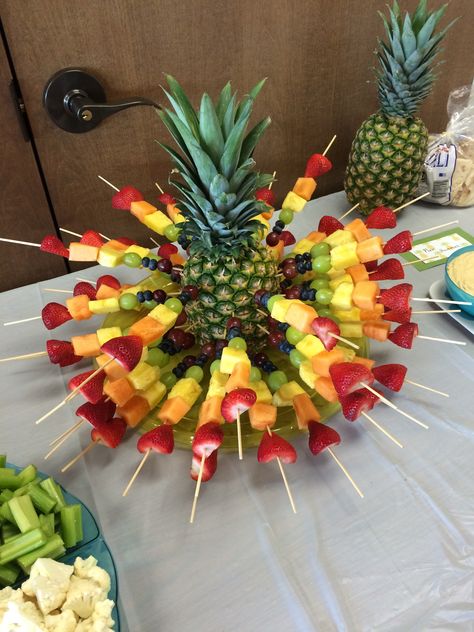 Summer Food Platters Party Ideas, Pineapple Theme Party Food, Encanto Fruit Tray, Graduation Fruit Ideas, Luau Party Ideas Food Desserts, Fruit At Party, Moana Fruit Platter, Tropical Brunch Ideas, Pool Party Fruit Tray