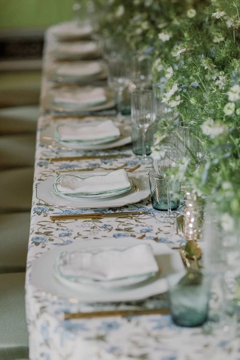 Rent: Green Embroidered Scalloped Napkins Blue Table Settings, White Linen Napkins, Green Table Runner, Green Napkins, Green Themed Wedding, Wedding Table Linens, Light Blue Flowers, Green Theme, Wedding Linens