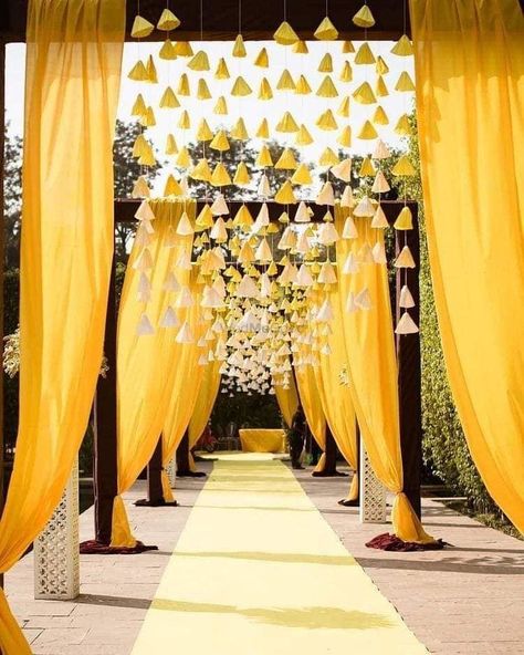 Origami Photography, Yellow Wedding Decorations, Haldi Decoration Ideas, Haldi Ceremony Decorations, Decoration Engagement, Mehendi Decor Ideas, Photography Decoration, Wedding Entrance Decor, Mandap Decor