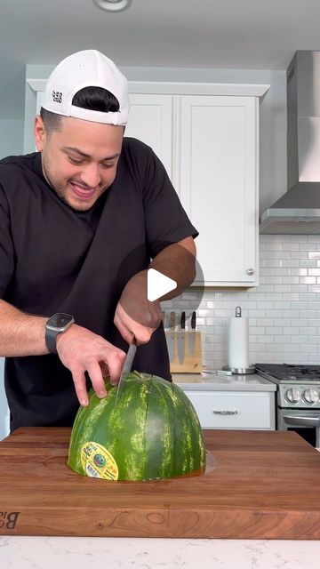 Ahmad Alzahabi on Instagram: "Bringing This Gem Back🤣🍉 How To Cut A Watermelon" Slicing Watermelon Party Ideas, How To Serve Watermelon, Watermelon Slicing Ideas, How To Carve A Watermelon, Ways To Cut Watermelon Creative, Watermelon Cuts Ideas, How To Slice Watermelon For A Party, How To Serve Watermelon At A Party, How To Slice A Watermelon