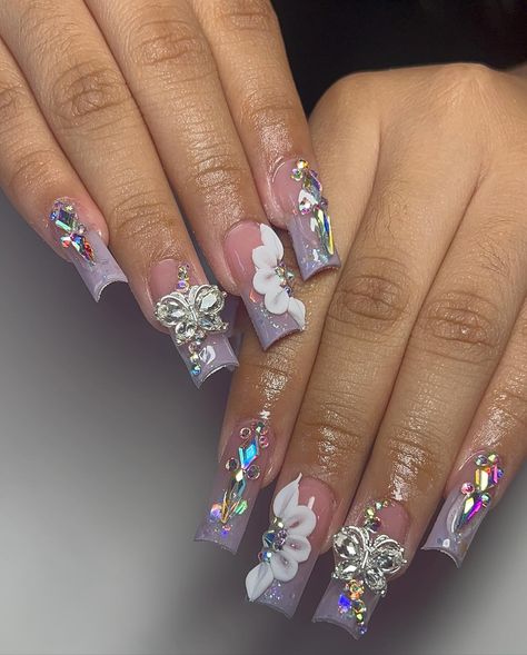 quince sets are my favorite 💜 - - - july is available to pre book <3 - - - explore #explorepage #explore #explorepage * #explore #montebello #lanailtech #commerce#montebellonailtech #eastlosangeles #montebellonails #nailsnailsnails #nailquotes #nails2inspire #nailsofinstagram #blingnails #naildesign #valentinobeautypure Lilac Quince Makeup, Lilac Acrylic Nails For Quince, Purple And Gold Quince, Quince Nails Gold, Lavender Butterfly Quinceanera Nails, Lavender Butterfly Nails Quince, Lilac Quince Nails Butterfly, Gold Quince Nails, Lilac And Gold Quince Invitations