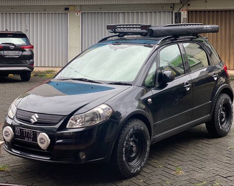 Suzuki Sx4 Offroad, Camp Setup, Cube Car, Suzuki Sx4, Tuning Cars, Car Inspiration, Garage Art, Roof Racks, Cool Vehicles