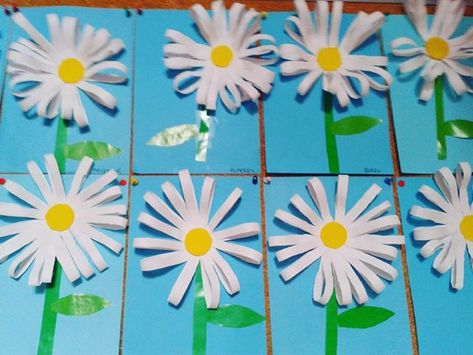 Flower craft idea for kids | Crafts and Worksheets for Preschool,Toddler and Kindergarten Daisy Crafts For Preschoolers, Daisy Classroom, Flower Activities For Kids, Spring Toddler Crafts, Spring Flower Crafts, Gardening Crafts, Flower Crafts Kids, Spring Toddler, Lesson Activities