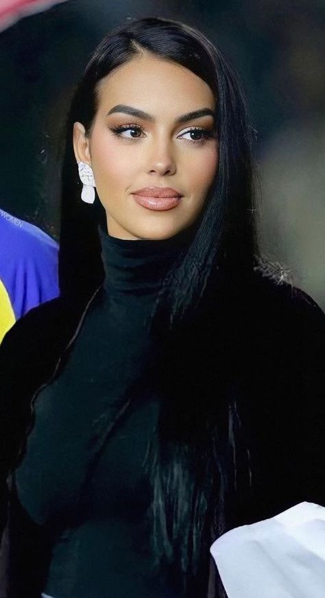 Georgina Rodriguez Hairstyle, Georgina Makeup, Georgina Rodriguez Makeup, Gorgina George, Gorging Rodriguez, Gio Rodriguez, Georgina Rodriguez Outfit, Georgia Rodriguez, Georgina Gio