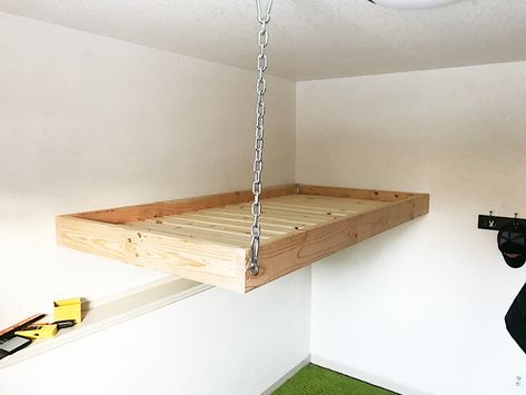 Easy to build, super fun, saves on space. Take a look at how to build a hanging bed for less than $100. Photos and inspiration to build your own suspended bed. Bed Backrest Design, Hanging Bed Diy, Bed Backrest Design Headboards, Simple Bed Design, Floating Bed Diy, Suspended Bed, Build A Loft Bed, Simple Bed Designs, Bed Backrest