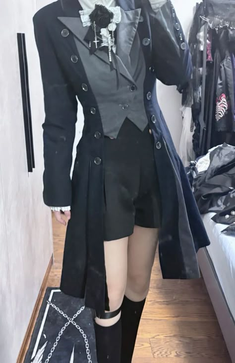 Decopunk Fashion, Male Bard Outfit, Cute Suits, Conductor Outfit, Detective Fashion, Starry Outfit, Butler Aesthetic, Ouji Aesthetic, Ouji Outfit