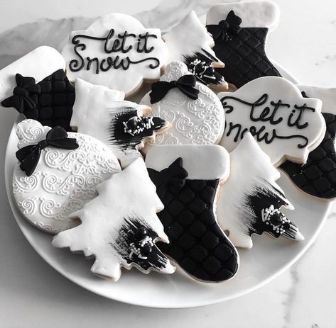 THE LUXURY BOX CO. on Instagram: “It’s almost Christmas time 🎄 How gorgeous are these Black and White Christmas Cookies by @sweeteve1 🖤 Definitely sparked our eye 🖤 . . . .…” White Christmas Cookies, Black Christmas Decorations, Christmas Cookie Box, Black And White Cookies, Almost Christmas, Black And White Christmas, Black White Christmas, Instagram Luxury, Chocolate Gift Boxes