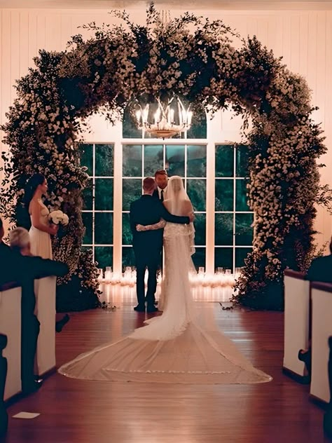 Bieber Wedding, Hailey Bieber Wedding, Justin And Hailey Bieber, Justin And Hailey, Theme Inspiration, Wedding Theme Inspiration, Celebrity Wedding, Beach Wedding Photos, Wedding 2025