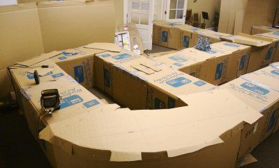 Cardboard box maze! This one spans two rooms and a hallway! Wish my parents would've done something like this for me as a kid! Carnival Games For Kids, Halloween Maze, Fun Party Themes, Moving Boxes, Carnival Games, Halloween Games, Cardboard Crafts, Halloween Projects, Cardboard Box