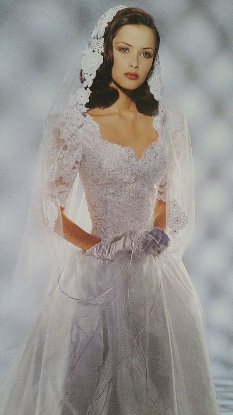 1990s Wedding Dress, Wedding Dresses 90s, 1990s Wedding, Wedding Dresses 80s, Veil Pictures, Retro Weddings, 90s Wedding Dress, Veil Photos, 90s Wedding