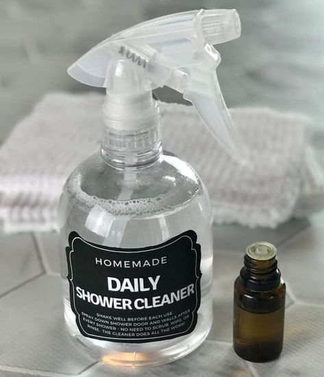 Homemade Shower Spray, Cleaning Showers, One Essential Community, Essential Oil Cleaning Recipes, Daily Shower Cleaner, Homemade Shower Cleaner, Daily Shower Spray, Homemade Bleach, Cleaning Diy