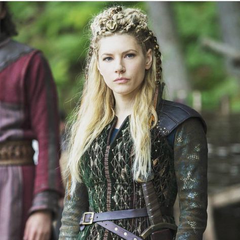 Be the kind of woman who, when your feet hit the floor each morning, the devil says "Oh, crap, she's up!" Katheryn Winnick Vikings, Lagertha Lothbrok, Lagertha Vikings, Ragnar Vikings, Viking Pictures, Lagertha Hair, Vikings Lagertha, Viking Queen, Viking Warrior Woman