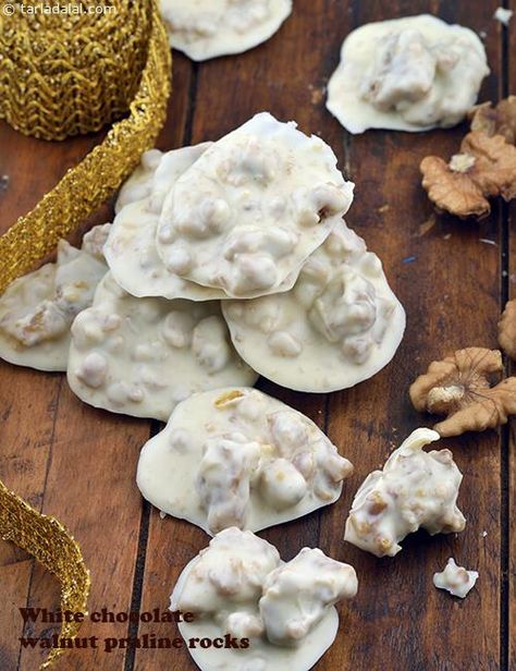 White Chocolate Praline Rocks White Chocolate Praline, Chocolate Clusters, Praline Recipe, Cookie Cups Recipe, Chocolate Rocks, White Chocolate Bark, Rock Recipes, Walnut Recipes, Christmas Food Gifts