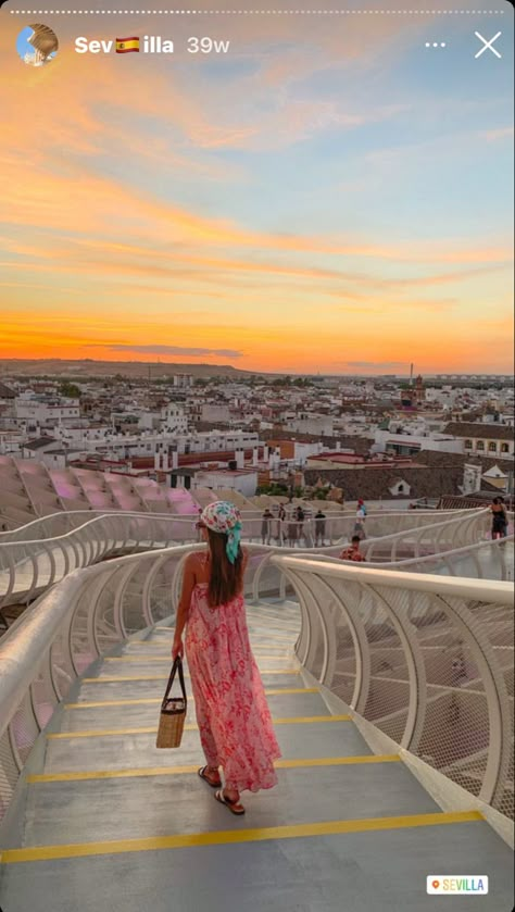 Seville Outfits Spring, Seville Picture Ideas, Seville Photo Ideas, Seville Instagram Spots, Sevilla Photo Ideas, Malaga Outfit, Seville Spain Aesthetic, Seville Spain Outfits, Spain Photo Ideas