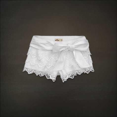 LOOK at these cute lace trim shorts!!!...scored myself one, thought I share it with you ladies (: Hollister Clothes, White Lace Shorts, Wardrobe Accessories, Cruise Outfits, Cute Shorts, Lace Shorts, White Lace, Baby Fashion, Hollister