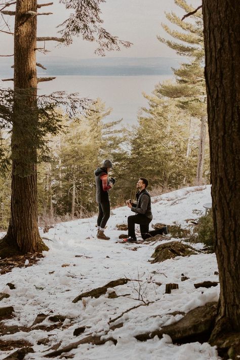 Proposal Ideas Hiking, Proposal In The Snow, Summer Proposal Ideas, Trail Proposal, Cabin Proposal, Proposal Ideas Winter, Christmas Engagement Proposal, Winter Proposal Ideas, Nature Proposal