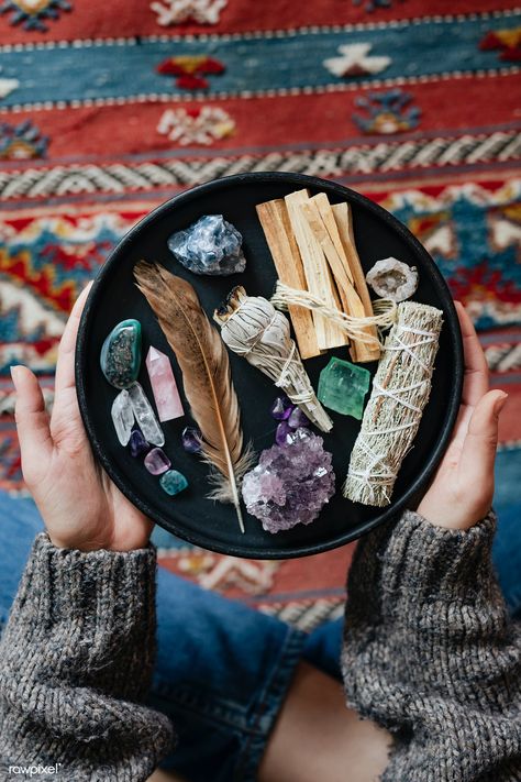 Crystal Healing Photography, Crystal Photoshoot Ideas, Sage And Crystals, Crystal Photoshoot, Goddess Circle, Coaching Branding, Pranayama Yoga, About Crystals, Coach Branding