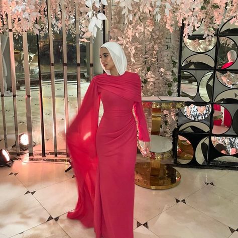 Hijabi Dresses For Graduation, Hijabi Dinner Dress, Sorie Dresses For Hijab Simple, Gala Dinner Outfit Hijab, Hijab Dresses For Wedding Party, Dresses For Wedding Guests Hijab, Hijabi Evening Dresses, Soiree Dresses For Hijab Classy, Sorie Dresses