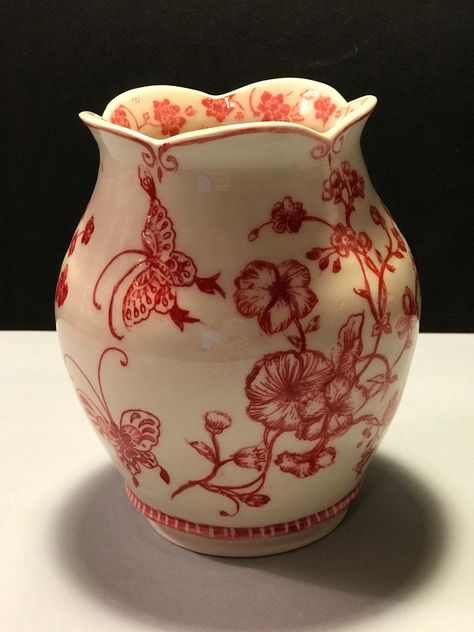 Wheel-thrown porcelain vase with hand-painted details of flowers and butterflies. Flower Design Pottery, Pottery Vase Painting Ideas, Pottery Painting Vase, Pomegranate Vase, Red Clay Pottery, Painting Porcelain, Ceramic Vases Design, Red Pottery, Red Porcelain