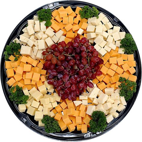 What Crackers to Serve With Cheddar Cheese Cubes?. A traditional cheese tray isn't complete without the classic cubes of cheddar cheese, but gourmet crackers and other accompaniments can give it a modern twist your guests will appreciate. Commercial brands of cheddar cheese are similar in taste and texture, but artisan versions of the cheese, found... Sausage Platter, Cheese And Cracker Tray, Meat And Cheese Tray, Cheese Trays, Decorações Com Comidas, Cheese Cubes, Cheese Tray, Cheese Platter, Veggie Tray