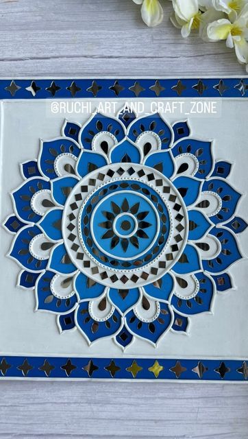 Clay Wall Art Easy, Lippan Art On Square Canvas, Mandala Art On Mdf Board, Lippan Art Color Combination, Square Mdf Board Painting Ideas, Mdf Art Ideas, Lippan Art On Square Board, Simple Lippan Art, Mirror Painting Ideas Art