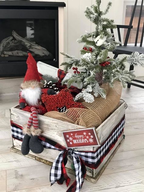 Christmas Gift Crate Ideas, Christmas Porch Decor With Crates, Wooden Crate Gift Basket Ideas Christmas, Christmas Decor With Wooden Crates, Diy Christmas Crate Ideas, Christmas Wood Box Ideas, Christmas Wooden Box Decor, Wooden Christmas Boxes, Wooden Crate Christmas Ideas