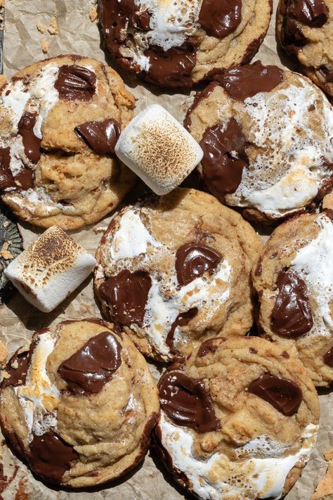 S'mores Chocolate Chip Cookies Crockpot Chocolate Chip Cookie S’mores, S’mores Chocolate Chip Cookies, S’more Cookie, S’mores Chocolate Chip Cookie, Chocolate S’mores Cookies, S’mores Cookie, S’mores Chocolate Cookie, Ice Cream Muffins, Smores Cookies