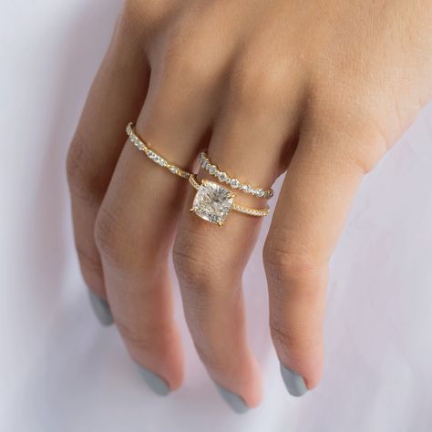 Cushion cut solitaire