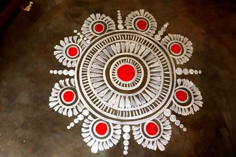 Laxmi Puja, Free Hand Designs, Alpona Design, Bengali Art, Easy Rangoli Designs Diwali, Rangoli Side Designs, Daily Rangoli, Lakshmi Images, Small Rangoli