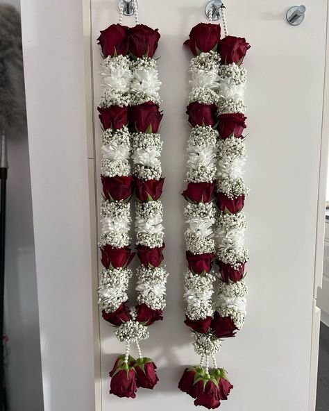 Sangavi Maalai (@sangavimaalai) • Instagram photos and videos Flower Maalai For Wedding, Wedding Maalai Designs, Jaymala For Wedding, Garland Wedding Indian, Wedding Mala Rose, Poola Dandalu, Pelli Dandalu, Mala Ideas, Varmala Designs